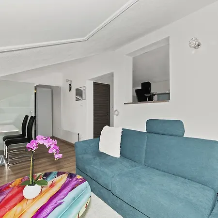 Nikola شقة تروغير